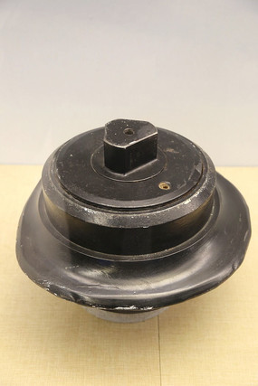 盾构机正面滚刀刀头 掘进地下的“铁齿钢牙”